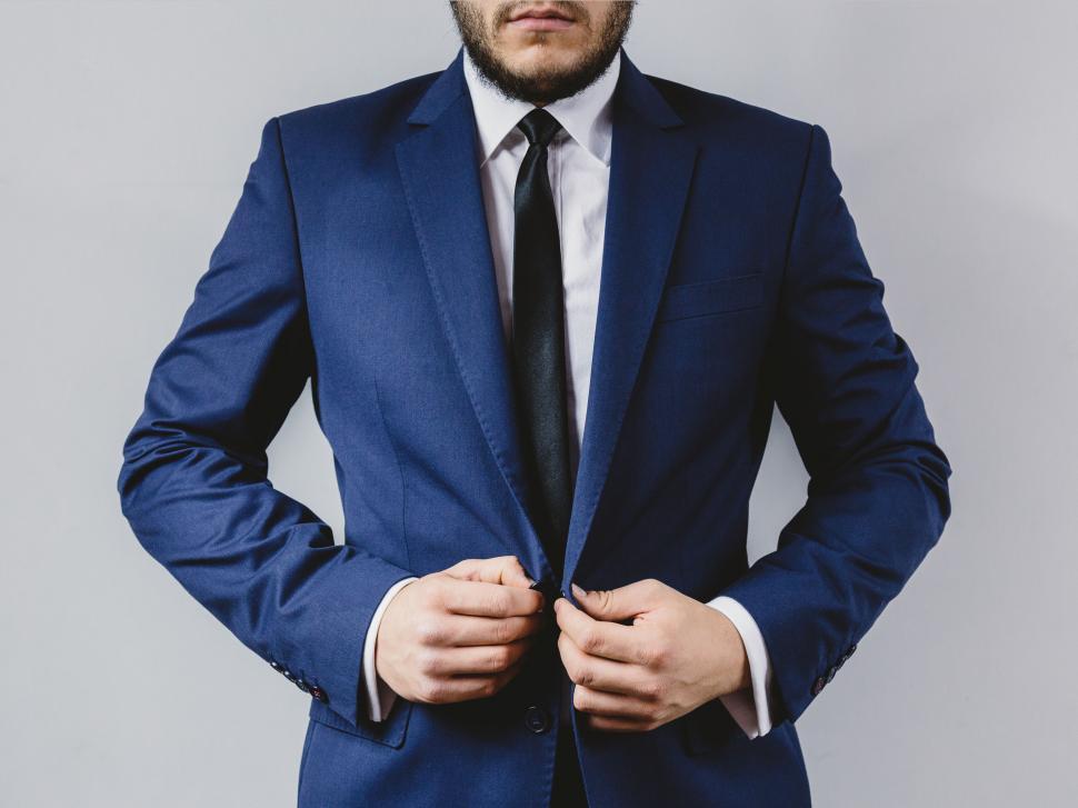 How a Men’s Blazer Should Fit: A Complete Guide (With Measurements)
