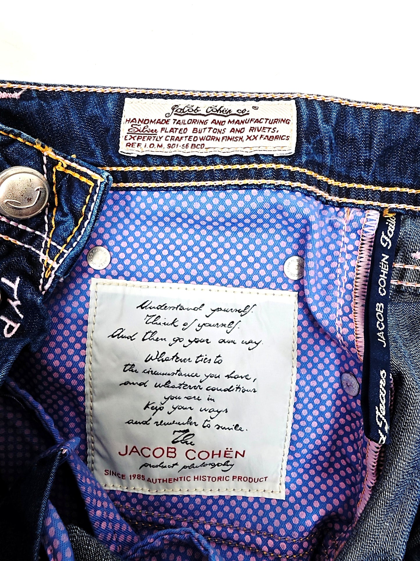 Jacob Cohen 688 Jeans Size 33 might also fit as 32