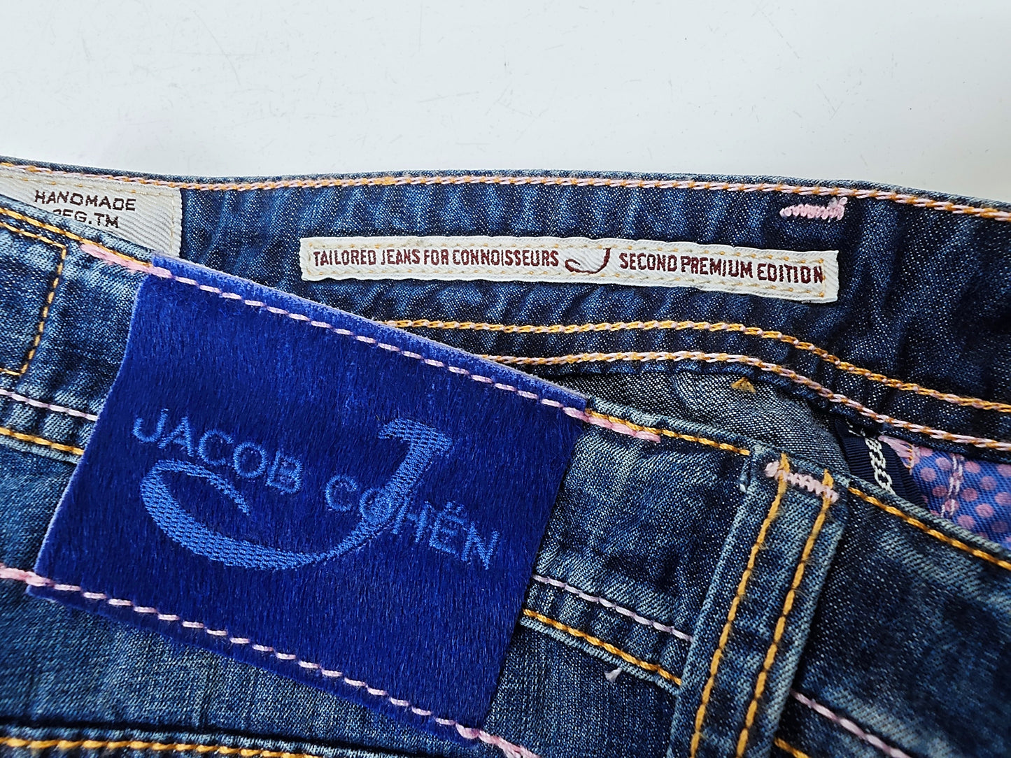 Jacob Cohen 688 Jeans Size 33 might also fit as 32