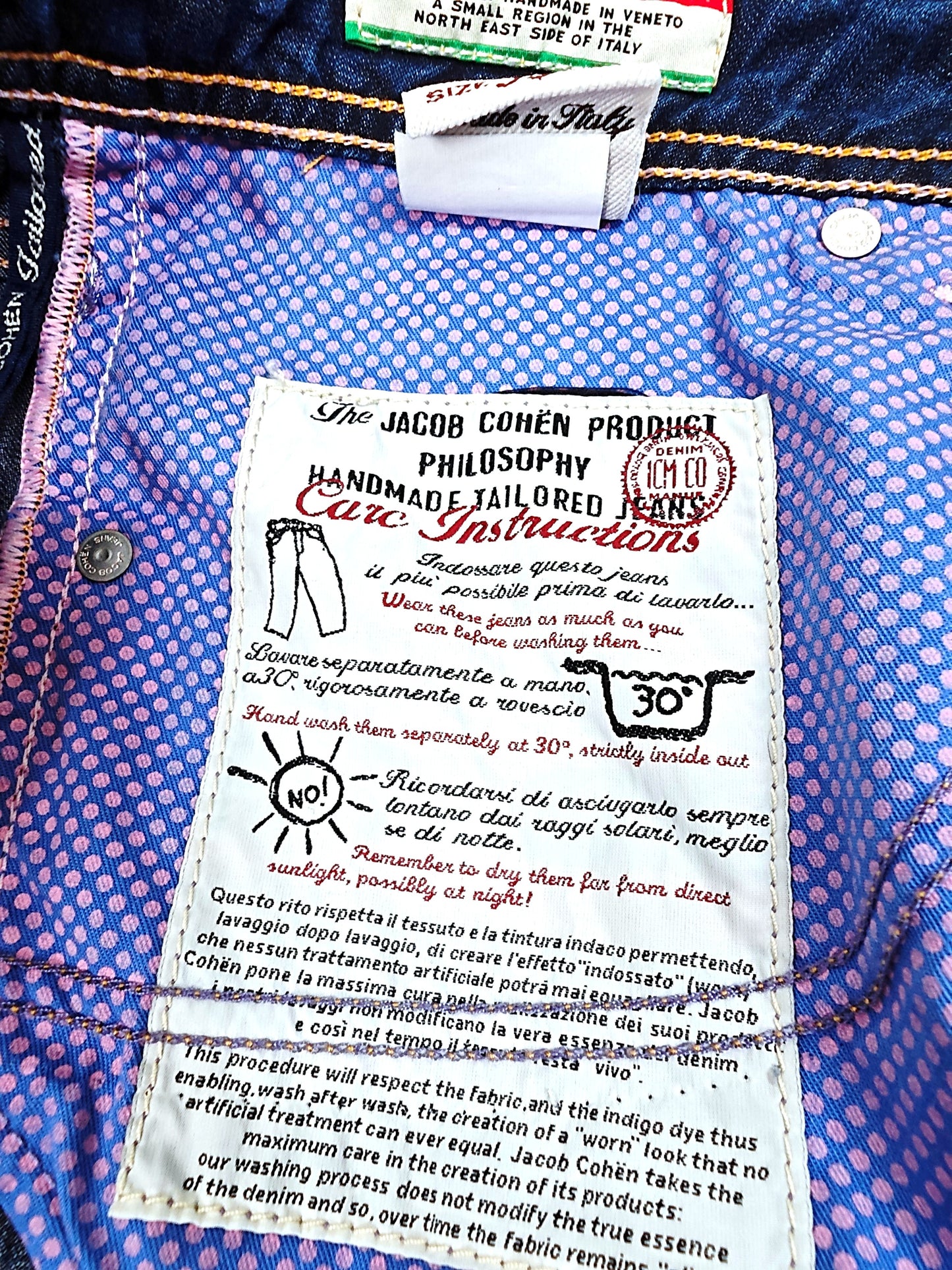 Jacob Cohen 688 Jeans Size 33 might also fit as 32