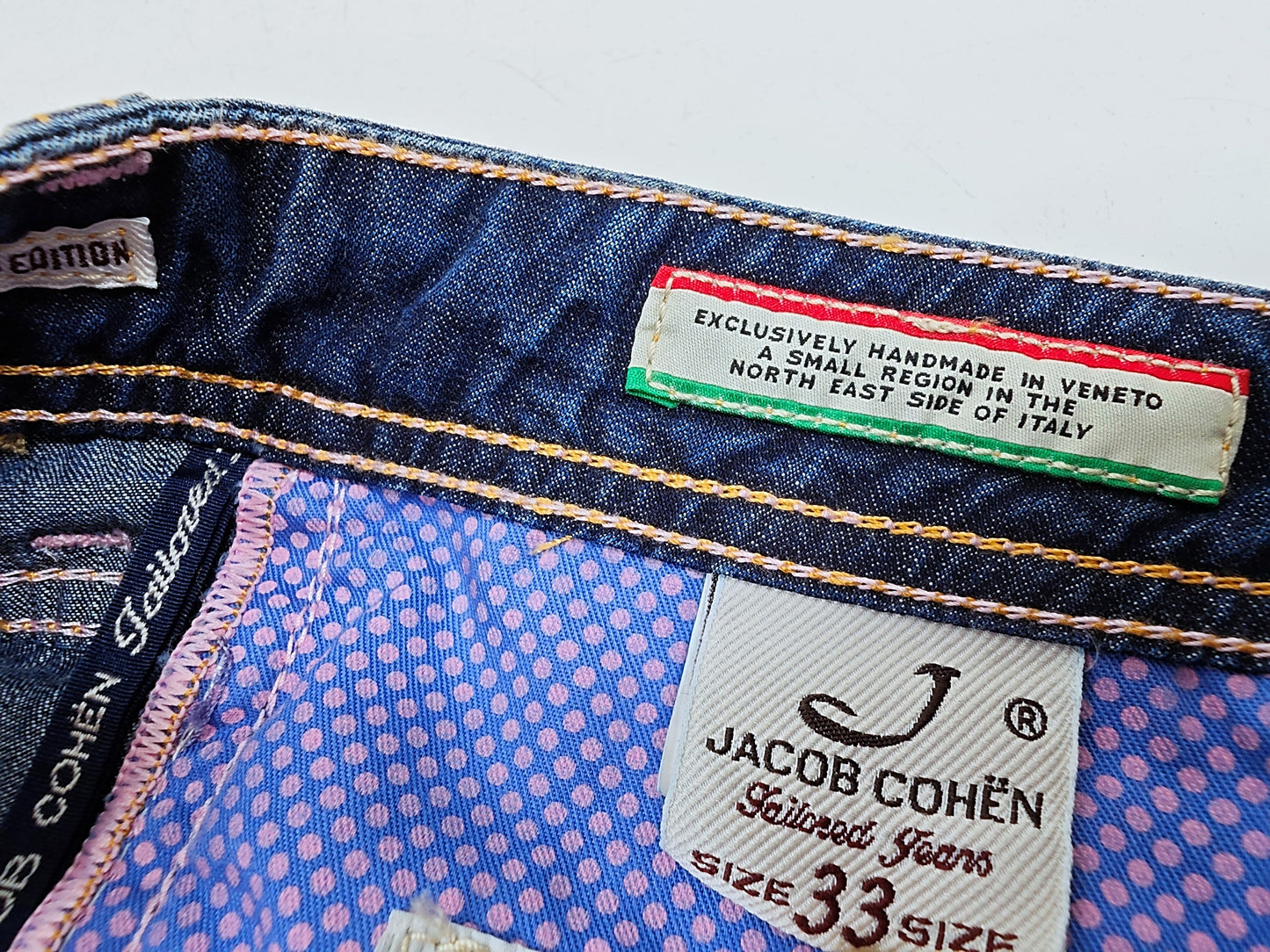 Jacob Cohen 688 Jeans Size 33 might also fit as 32