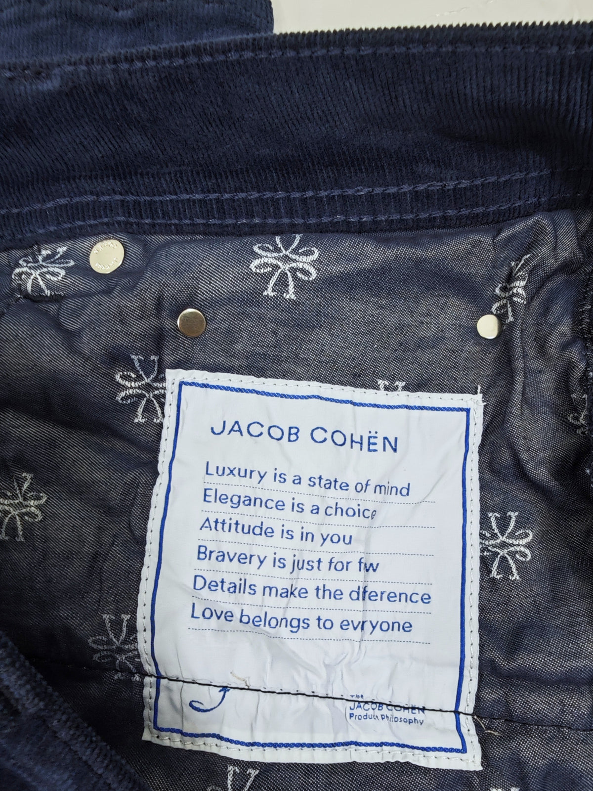 Jacob Cohen Nick Corduroy Jeans size 37 fits as 35