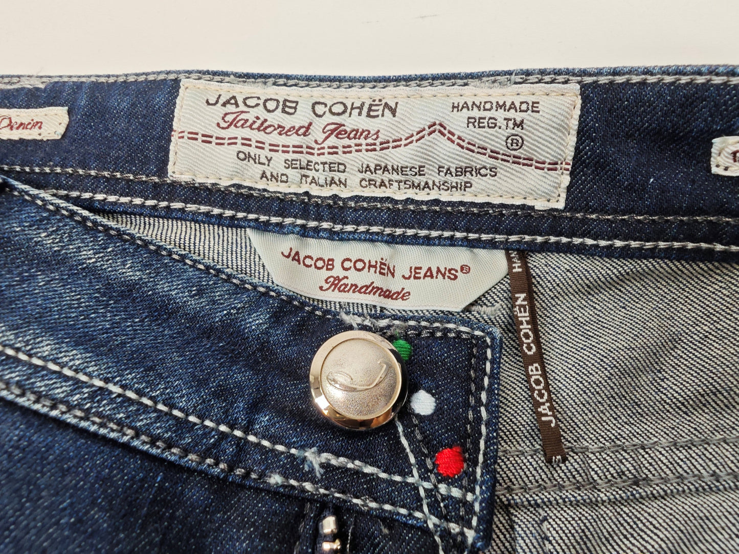 Jacob Cohen 606 Comfort Jeans Size 33 might also fit as 32