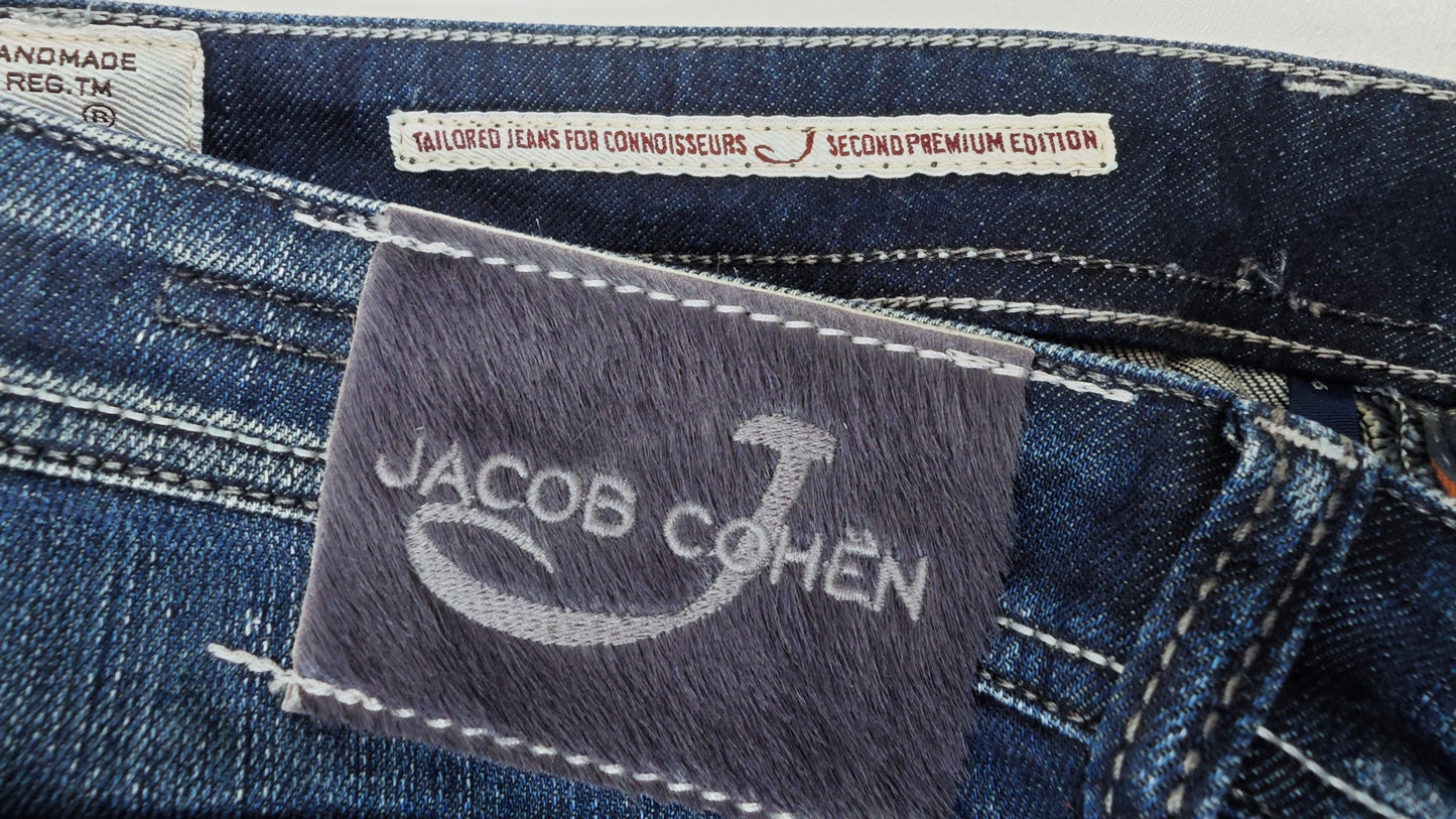 Jacob Cohen 606 Comfort Jeans Size 33 might also fit as 32